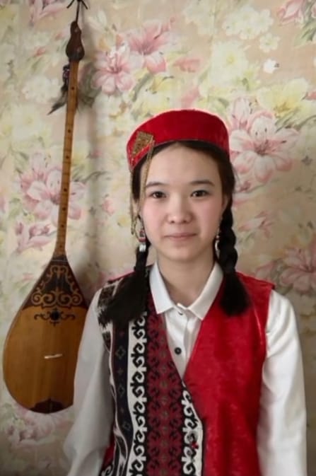 Қазақтың ұлттық киімі қарапайымдылығымен және ұтымдылығымен ерекшеленеді