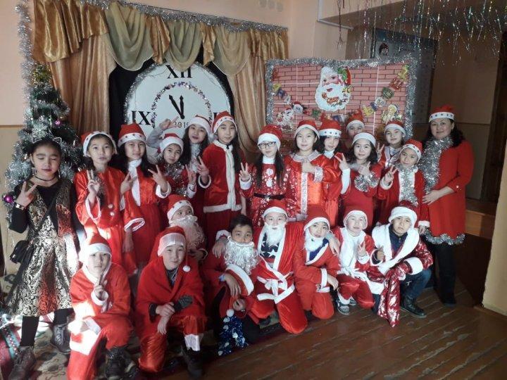 Мектебімізде Жаңа Жыл шыршасы болып өтті