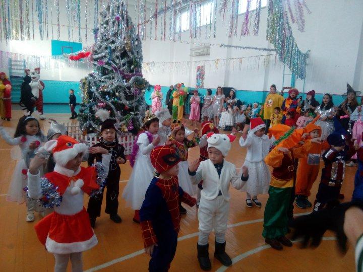 Мектебімізде Жаңа Жыл шыршасы болып өтті