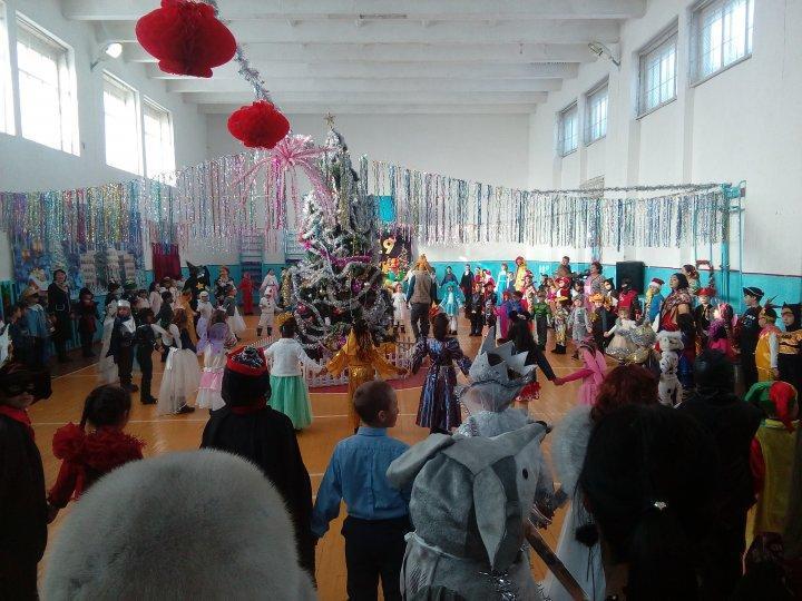 Мектебімізде Жаңа Жыл шыршасы болып өтті