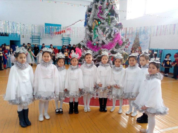 Мектебімізде Жаңа Жыл шыршасы болып өтті