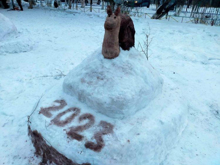 Мектеп ауласында «Қар қалашығы»  бой көтерді...