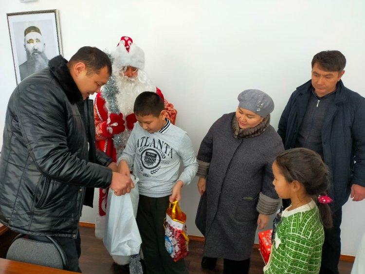 Жаңа жылдық тілектер мен сыйлықтар