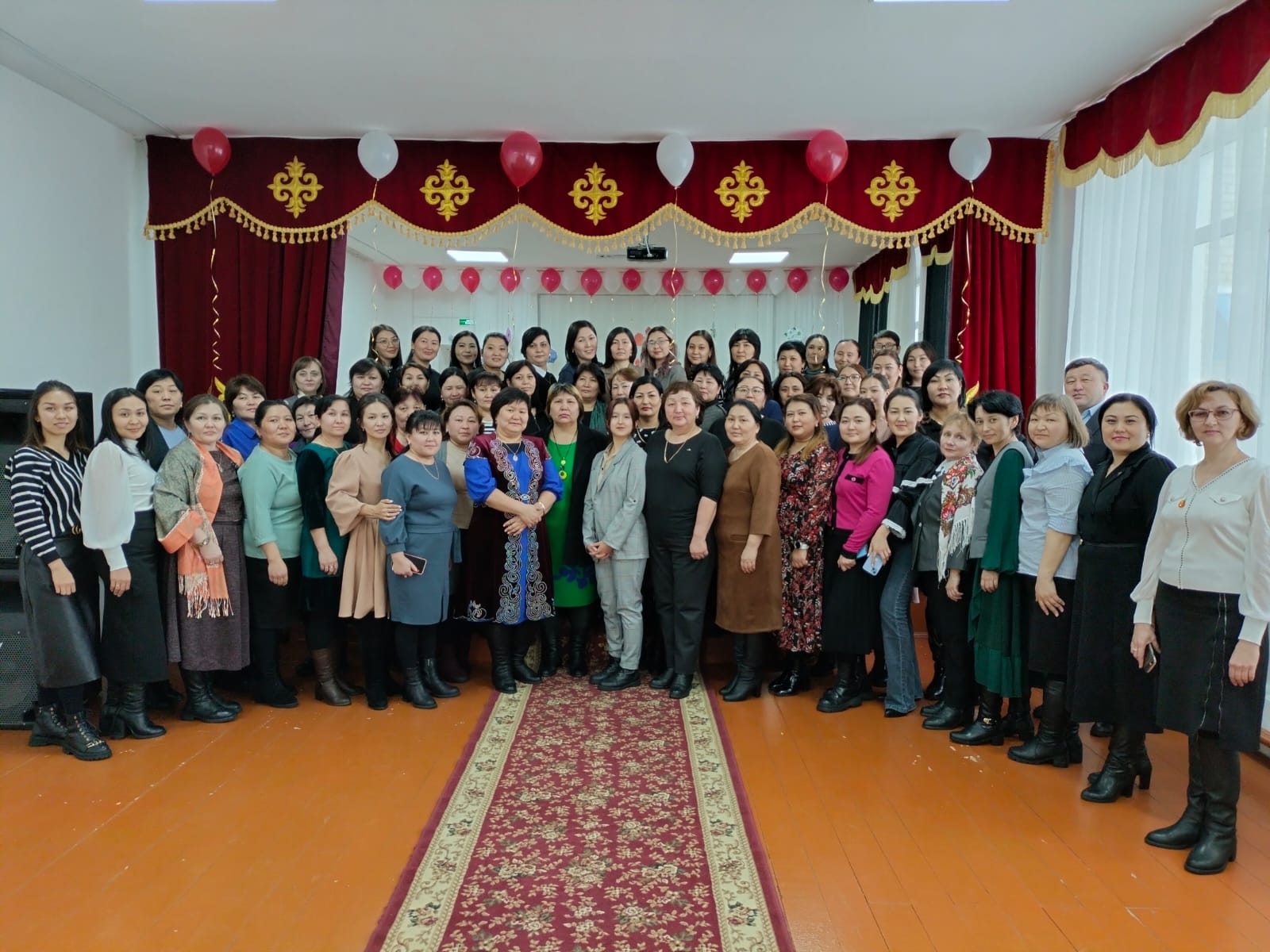 Аналар мерекесіне ерлер ұжымы салтанатты шара өткізді.