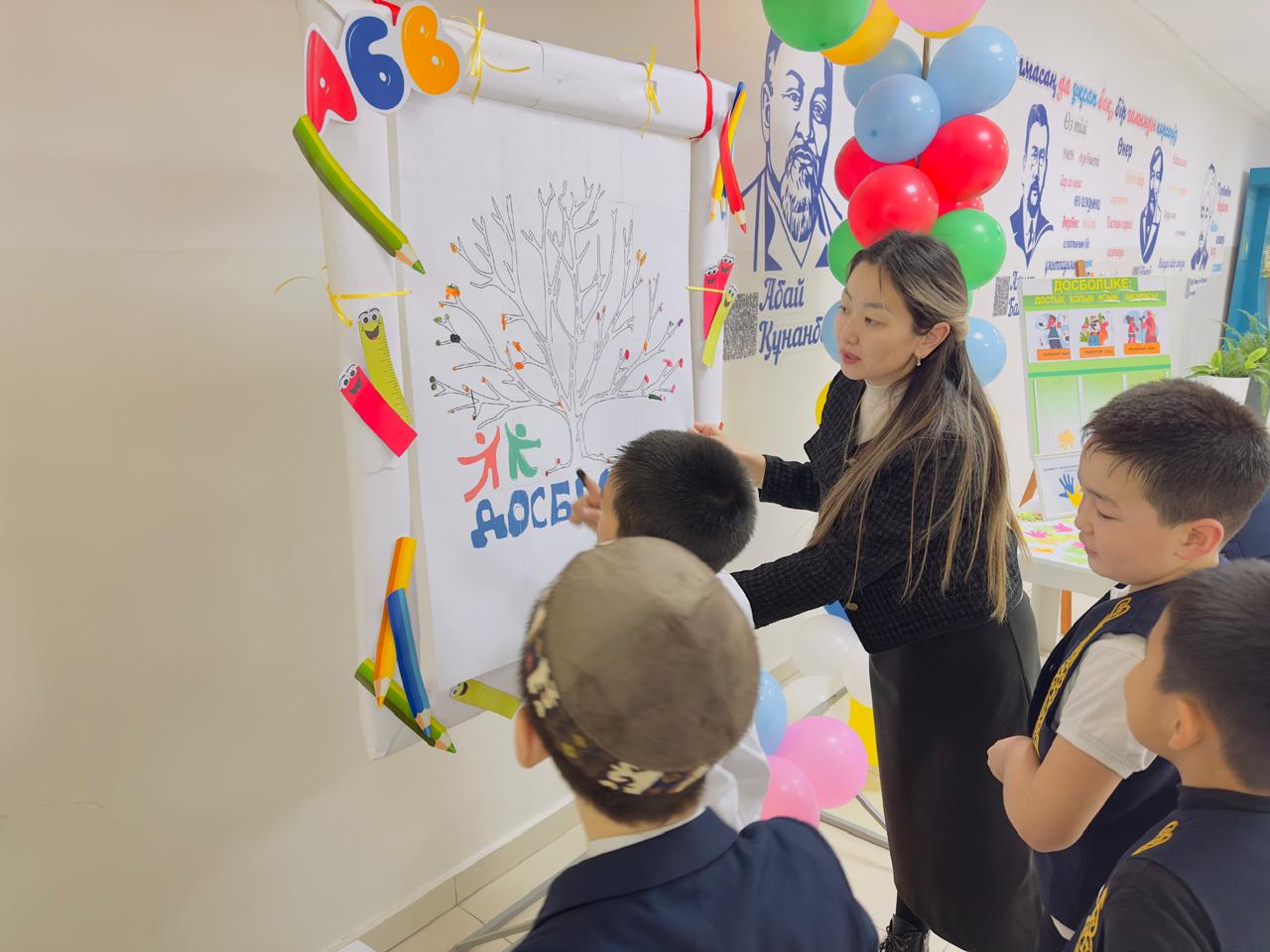 "DosbolLIKE"акциясы аясында "Достық ағашы" тақырыбында арт-терапия бұрышы өткізілді.