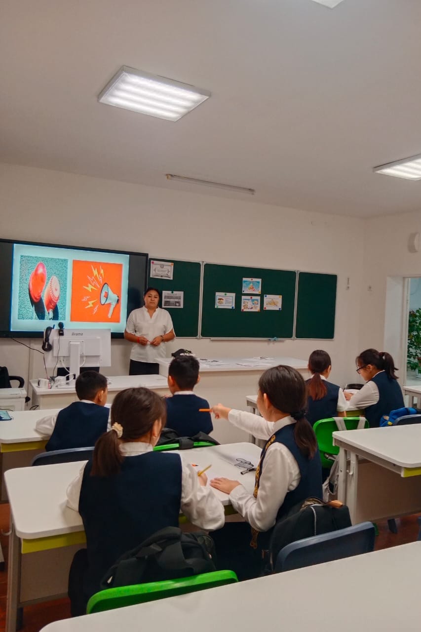 6 "А" сынып  оқушыларымен "Суды, тамақты, энергияны үнемді тұтыну" тақырыбында сынып сағатын өткізді.