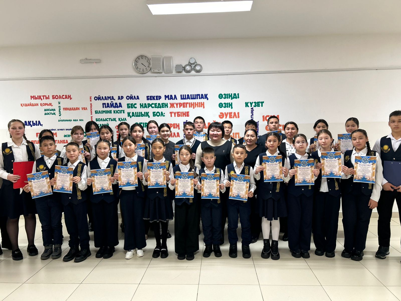 "БАЛАЛАР КІТАПХАНАСЫ" ЖОБАСЫН жүзеге асыру мақсатында 5-8 сынып оқушылар арасында "БІЛІМІМ - ОТАНЫМА" тақырыбында МӘНЕРЛЕП ОҚУ  байқауы өтті