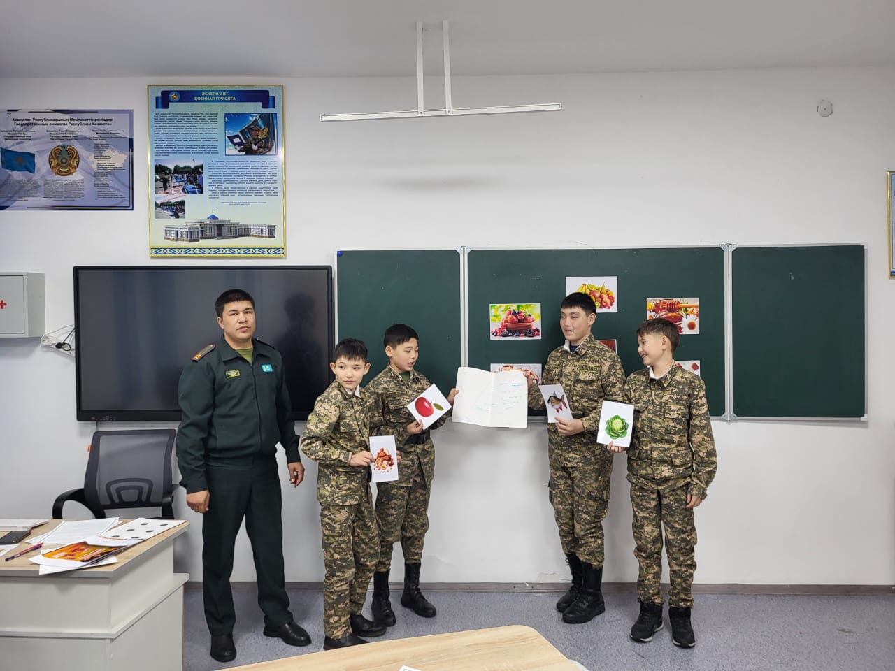 "ПАЙДАЛЫ ЖӘНЕ ЗИЯНДЫ ТАҒАМДАР" ТАҚЫРЫБЫНДА СЫНЫП САҒАТЫ ӨТТІ